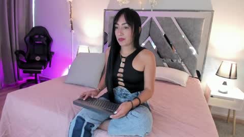 mia_davis__ online show from 27, 5, 2026