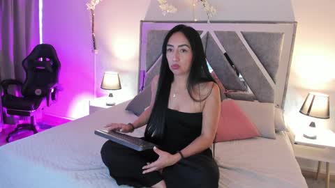 mia_davis__ online show from 28, 5, 2026