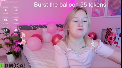 Snapshot of mia_ferd chatting on 4, 10, 2025 Mia online show from 4, 10, 2025