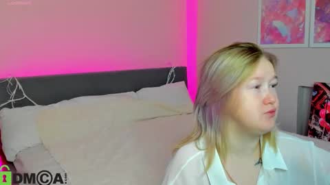 Snapshot of mia_ferd chatting on 13, 10, 2025 Mia online show from 13, 10, 2025