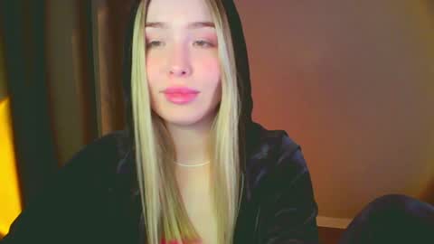 Snapshot of mia_fleur_ chatting on 11, 1, 2025 Mia online show from 11, 1, 2025