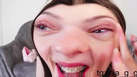 Mia online show from 4, 12, 2025