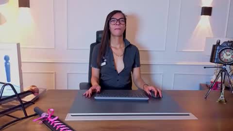 Mia online show from 5, 2, 2026