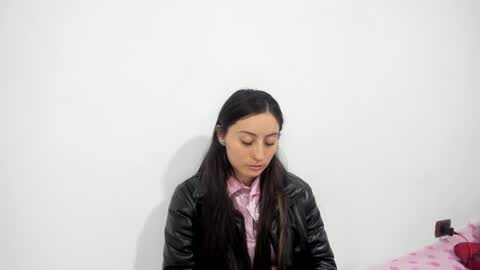 mia kaneee online show from 19, 12, 2024