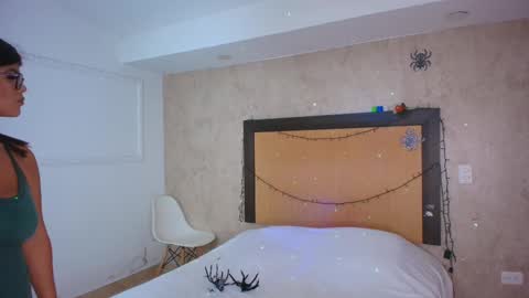 MIALOPEZ      .     Y      .      online show from 1, 11, 2025