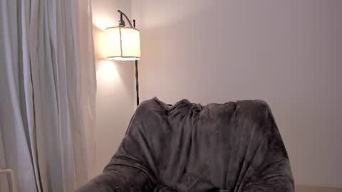 MIA LOVE   online show from 14, 6, 2026