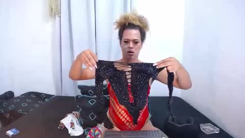 Snapshot of mia_luxce29 chatting on 9, 11, 2025 ---Mia--- online show from 9, 11, 2025