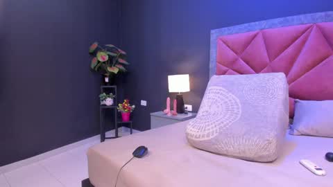 Snapshot of mia_milff chatting on 7, 6, 2026 MIA online show from 7, 6, 2026