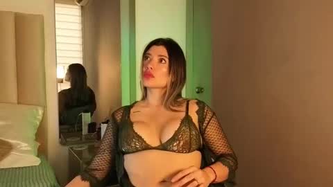 Snapshot of mia_monroe_888 chatting on 10, 11, 2025 Mia Monroe online show from 10, 11, 2025