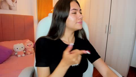 Mia Nevaeh - follow me online show from 7, 1, 2025