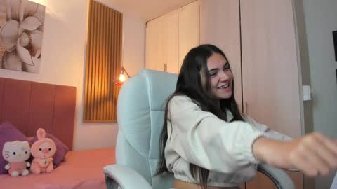 Mia Nevaeh - follow me online show from 1, 2, 2025