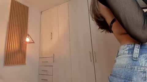 Mia Nevaeh - follow me online show from 13, 2, 2025