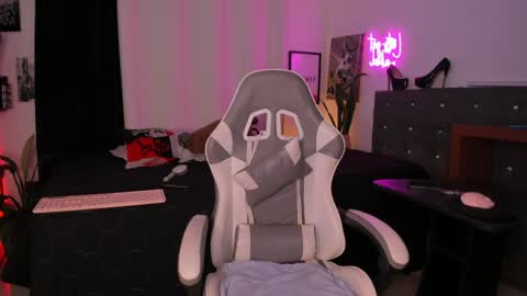 Mia online show from 14, 4, 2026