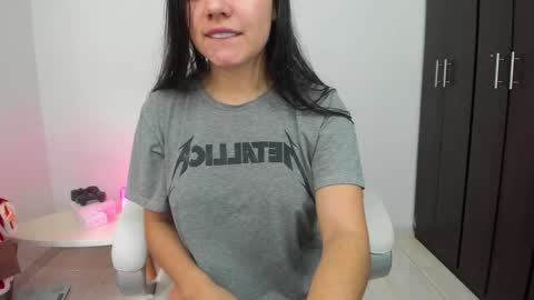 Snapshot of mia_rise chatting on 8, 1, 2025 Mia online show from 8, 1, 2025