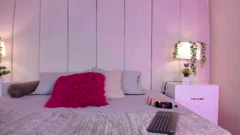 mia rousse25 online show from 9, 9, 2025