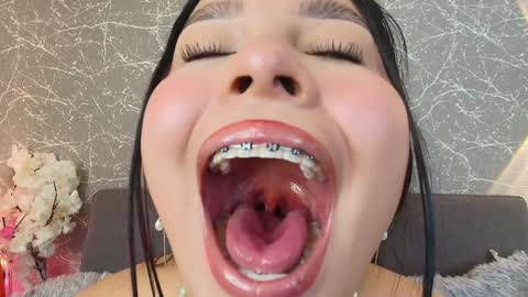 Mia Roux online show from 17, 1, 2025