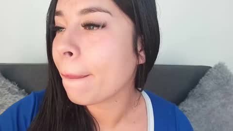 Mia Roux online show from 15, 9, 2025