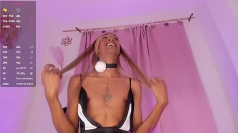 Snapshot of mia_royal chatting on 10, 7, 2026 mia_royal online show from 10, 7, 2026