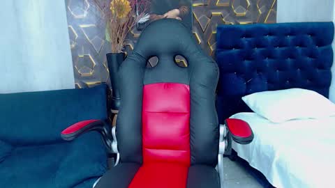 Snapshot of mia_skinny_2 chatting on 18, 10, 2025 MIA online show from 18, 10, 2025