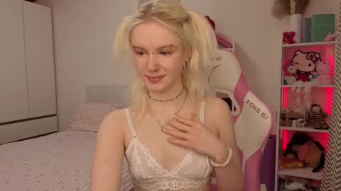 Snapshot of mia_waterlily chatting on 1, 3, 2026 Mia online show from 1, 3, 2026