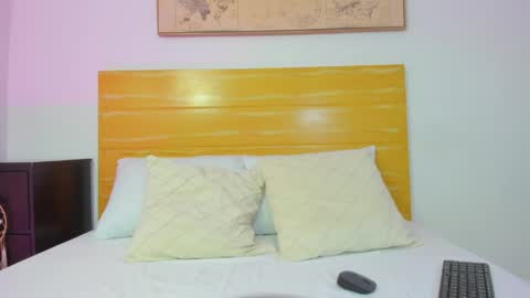 M I A online show from 12, 4, 2026