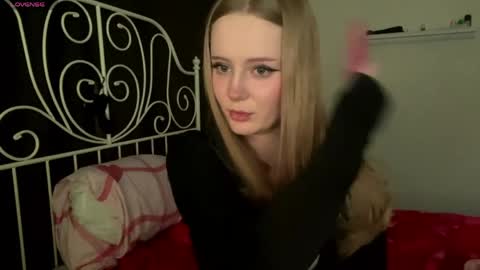 Snapshot of mia_wellis chatting on 26, 4, 2026 mia_wellis online show from 26, 4, 2026