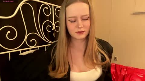 Snapshot of mia_wellis chatting on 27, 4, 2026 mia_wellis online show from 27, 4, 2026