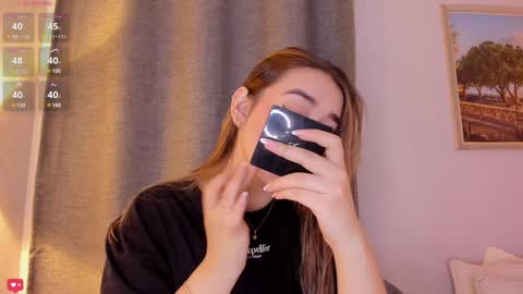 Mia White  online show from 29, 1, 2025