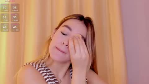 Mia White  online show from 16, 2, 2026