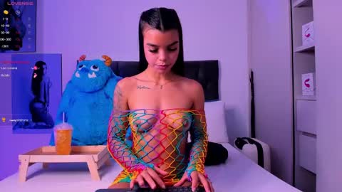 Snapshot of mia_world_ chatting on 19, 12, 2024 online show from 19, 12, 2024