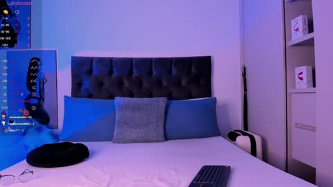 Snapshot of mia_world_ chatting on 9, 1, 2025 online show from 9, 1, 2025