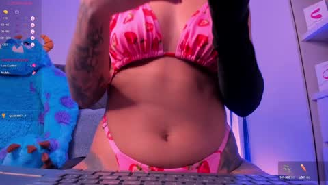 Snapshot of mia_world_ chatting on 8, 2, 2025 online show from 8, 2, 2025