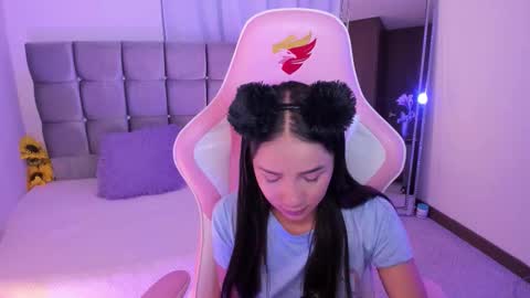 mia  nicolle online show from 18, 9, 2025