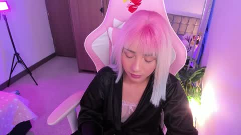 mia  nicolle online show from 14, 10, 2025