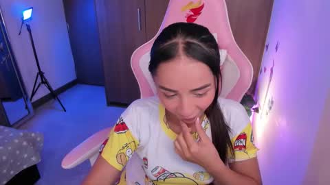 mia  nicolle online show from 19, 1, 2026