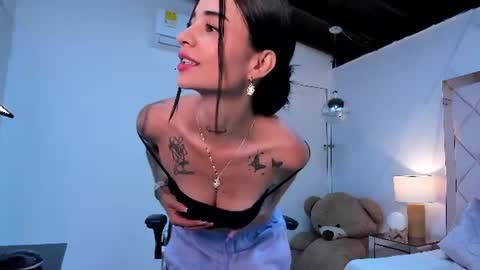 Mia  online show from 19, 6, 2026