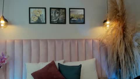 Snapshot of miaa_walker_ chatting on 16, 12, 2025 Mia online show from 16, 12, 2025