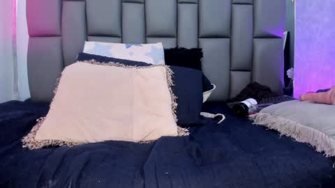 Mia online show from 3, 2, 2025