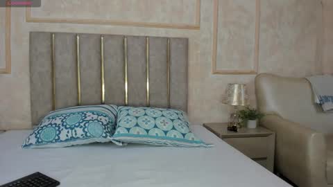 miaaffox online show from 11, 2, 2026