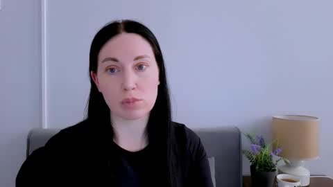 Mia online show from 4, 4, 2026