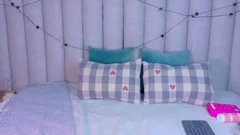 miaanderson__ online show from 16, 12, 2025