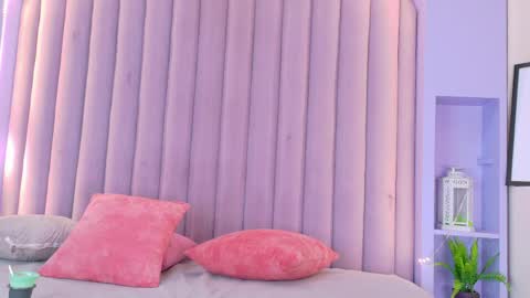 miaanderson__ online show from 9, 4, 2026