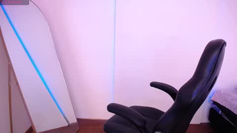 Mia Blum online show from 3, 2, 2026