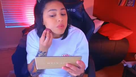 Mia online show from 4, 1, 2025