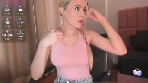 Snapshot of miacarperrlux chatting on 18, 4, 2026 MiaCarper online show from 18, 4, 2026