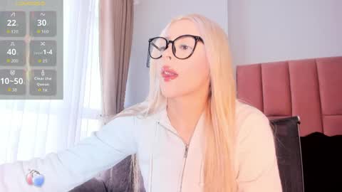 Snapshot of miacarperrlux chatting on 27, 4, 2026 MiaCarper online show from 27, 4, 2026