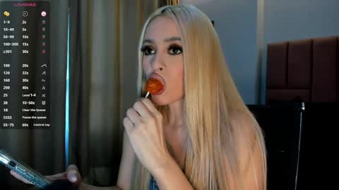 Snapshot of miacarperrlux chatting on 9, 5, 2026 MiaCarper online show from 9, 5, 2026