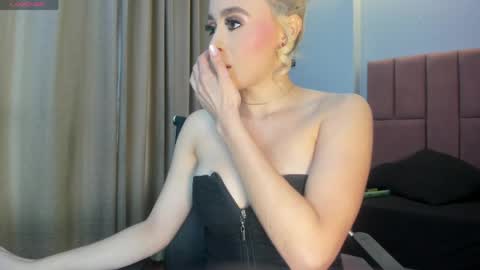 Snapshot of miacarperrlux chatting on 11, 5, 2026 MiaCarper online show from 11, 5, 2026