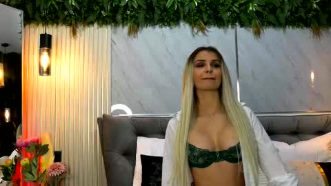 Mia online show from 5, 1, 2026