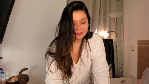 IG Yojanagomez  online show from 6, 1, 2025